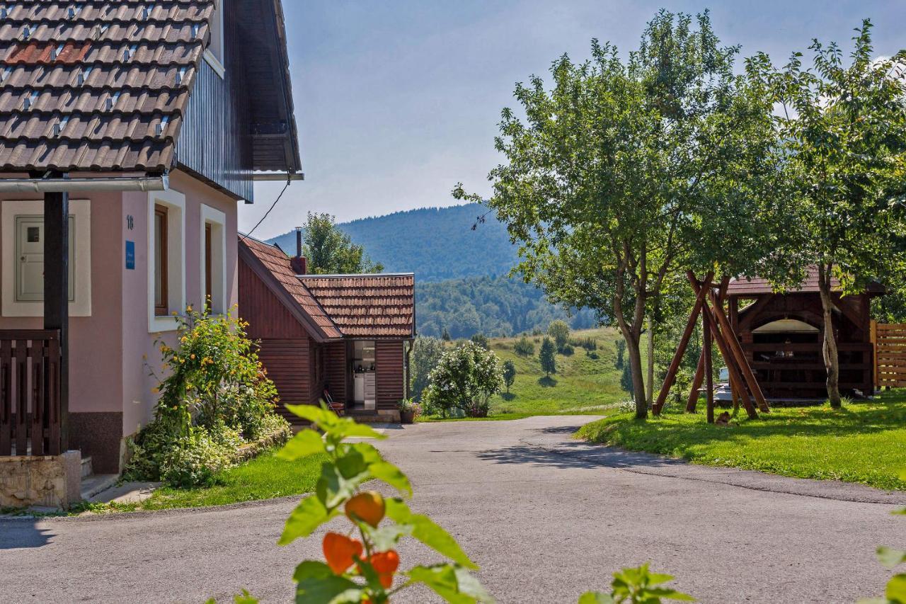 Andrea In Sertic Poljana - Haus Fuer 6 Personen Plitvička Jezera Exterior foto