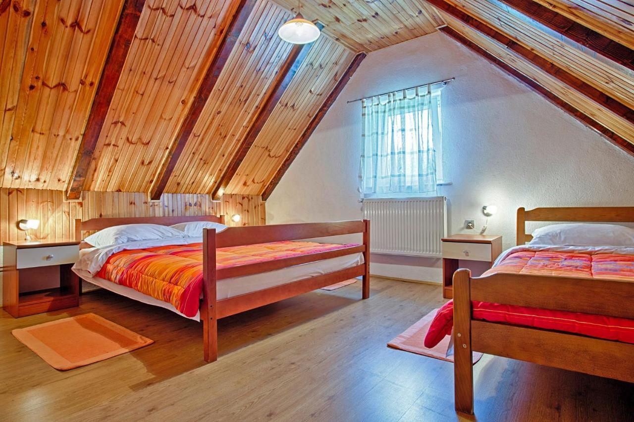Andrea In Sertic Poljana - Haus Fuer 6 Personen Plitvička Jezera Exterior foto