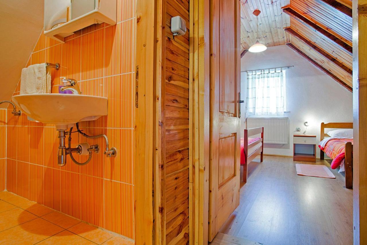 Andrea In Sertic Poljana - Haus Fuer 6 Personen Plitvička Jezera Exterior foto